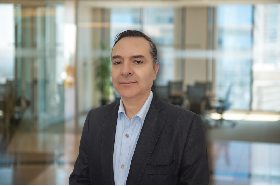 Ingeniero civil experto en análisis y consecución de financiamiento. Amplia trayectoria en créditos PYMEs y estructuras financieras en México.